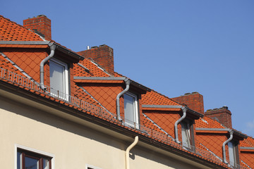 Obraz premium Dach, Dachfenster, Schornsteine