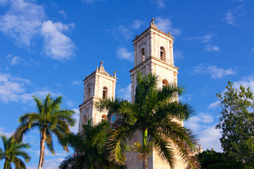 Fototapeta na wymiar Valladolid church colonial Mexico