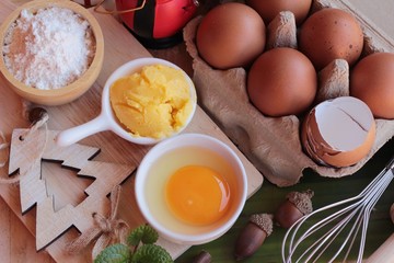 Making egg tart is delicious and egg.