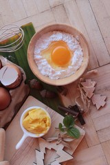 Making egg tart is delicious and egg.