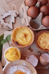 Making egg tart is delicious and egg.