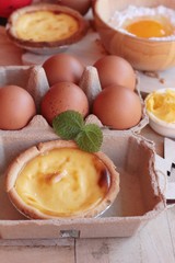 Making egg tart is delicious and egg.