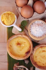 Making egg tart is delicious and egg.