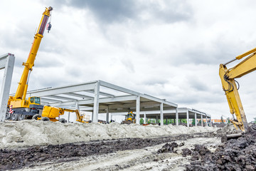 Mobile crane has job done at concrete edifice