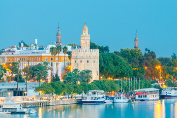 Fototapeta premium Sevilla. Golden Tower at night.