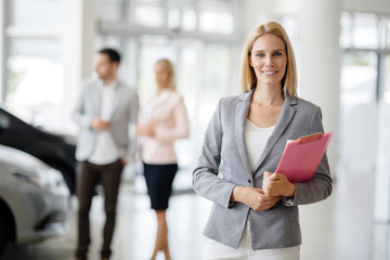 Salesperson selling cars at dealership