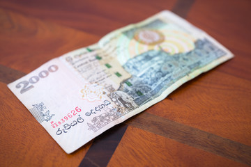 Две тысячи рупий.