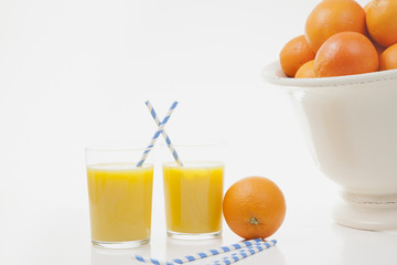 Oranges and orange juice belong to every good breakfast.