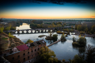 Obraz premium Mirador de Simancas vistas del río Pisuerga al amanecer