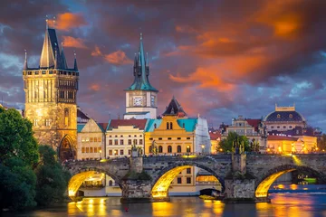 Poster Moldau in der Abenddämmerung Prag Tschechische Republik © Ian Woolcock