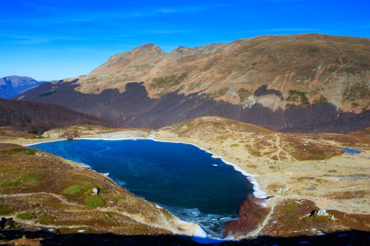 Bargetana Lake and mount Cusna