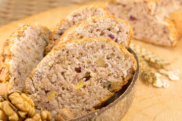 bread with walnuts and raspberries