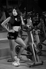 Fototapeta na wymiar skinny asian girl in gym