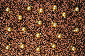 Фон из кофе с елочными шарами