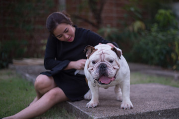 A woman with English bullldog