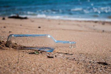 Fototapeta na wymiar Bottle on the Beach