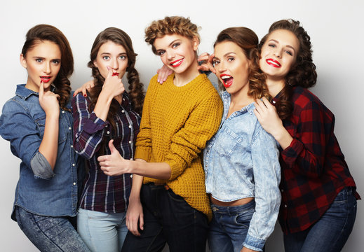 life style and people concept: group of five girls friends