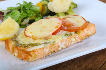 Baked salmon with pesto