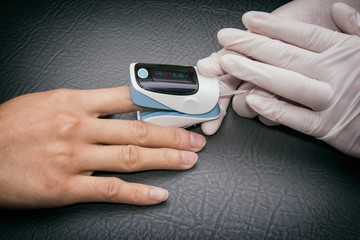 Pulse oximeter used oxygen levels to and measure pulse rate