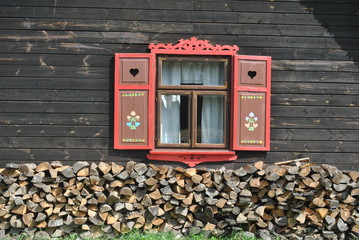 Okno w wiejskim domu na Podlasiu - obrazy, fototapety, plakaty