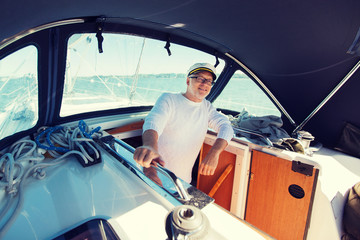 Naklejka premium happy senior man on boat or yacht sailing in sea