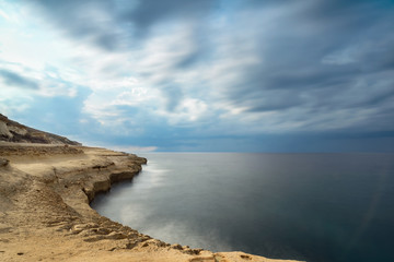 Obraz premium dramatic sea before the storm, Malta, Gozo island 