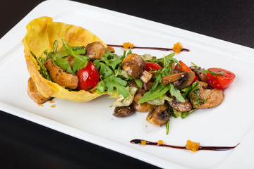 mushroom salad with Arugula and cherry tomatoes