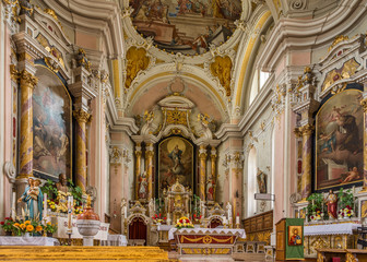 Fototapeta na wymiar Interior of Church of Saint Giacomo and Saint Leonardo in Alta Badia - Dolomites of Italy