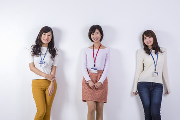 Fototapeta premium 社員証をつけた女性たち