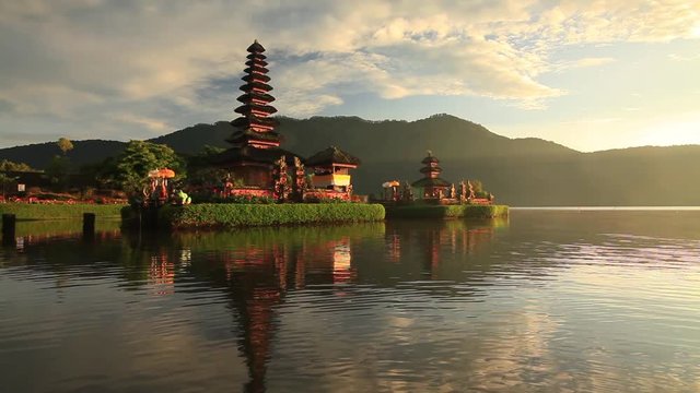 Pura Ulun Danu Bratan, Hindu temple on lake landscape,