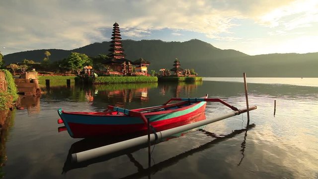 Pura Ulun Danu Bratan, Hindu temple on lake landscape,