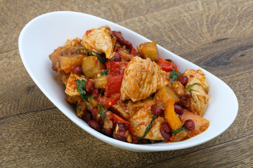 Turkey with beans and tomato