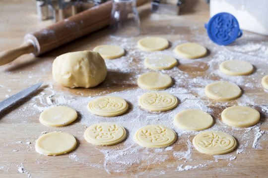 Preparing shortbread