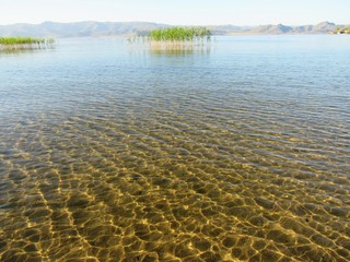 Витраж, созданный волнами.