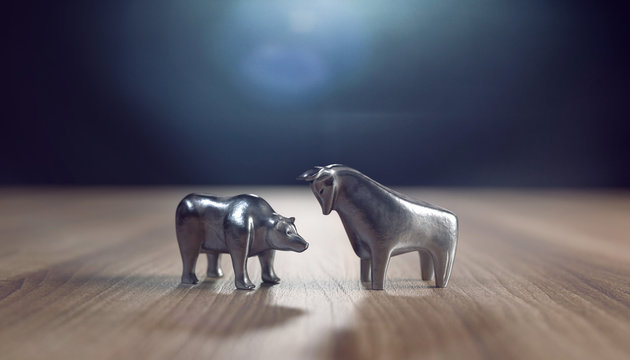 3d B&auml;r und Stier in silber mit Gegenlicht