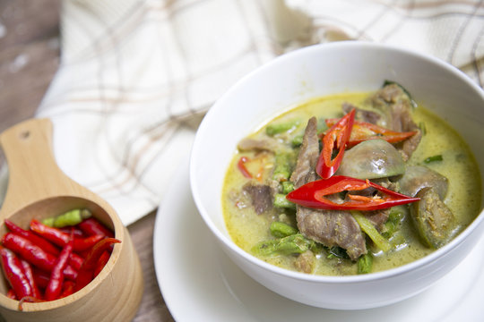 Thai food - green curry with chicken (Kang Keaw Wan Gai)