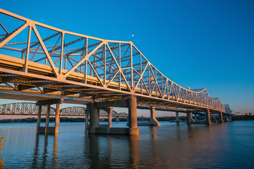 Fototapeta premium Iron vintage bridge in Louisville