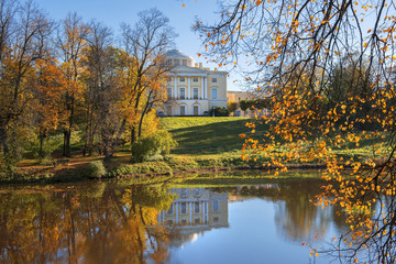 Fototapeta na wymiar autumn landscape in Pavlovsk park, Saint Petersburg, Russia