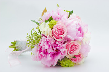 Obraz na płótnie Canvas Beautiful pink wedding bouquet on white background