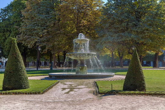 Fountain on Place des Vosges, Paris