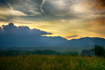 Obraz premium Evening, sunset on mountain hills of Simon village. Bran.
