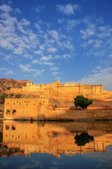 Obraz premium Amber Fort reflected in Maota Lake near Jaipur, Rajasthan, India