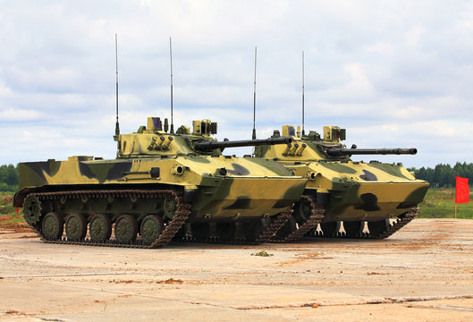 Airborne combat vehicles