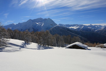 Fototapeta na wymiar Paesaggio di montagna innevato Sestriere Alpi