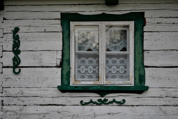 Okno wiejskiego domu na Podlasiu