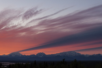 Obraz premium Alaska Range at sunset from Talkeetna.
