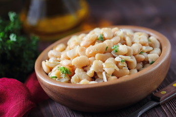 Boiled white haricot