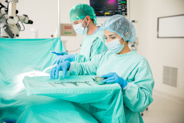 Surgical instrumentist working in a hospital