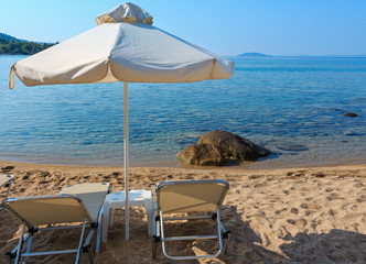Fototapeta na wymiar Summer morning beach (Chalkidiki, Greece).