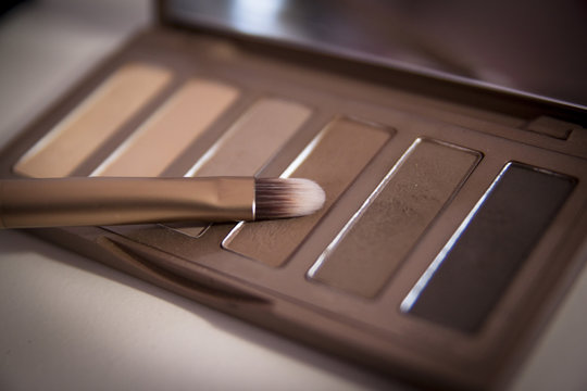 Make-up Eyeshadow Palette With Brush Closeup